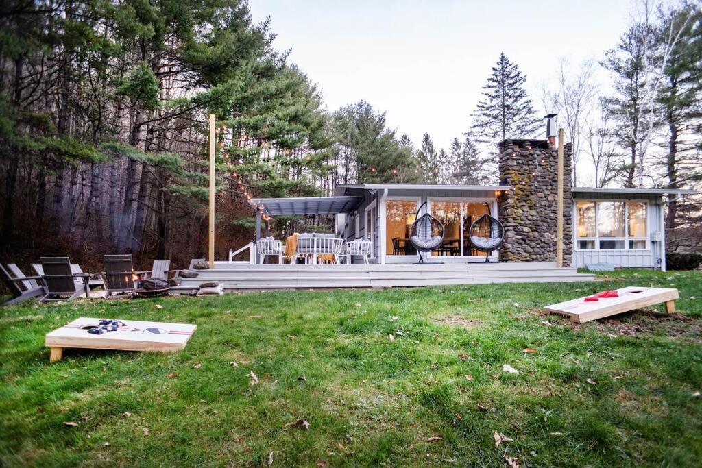 Prattvilla -Catskill -Mountain Escape 5 Bedroom ,3 Bath With Hot Tub Prattsville Экстерьер фото